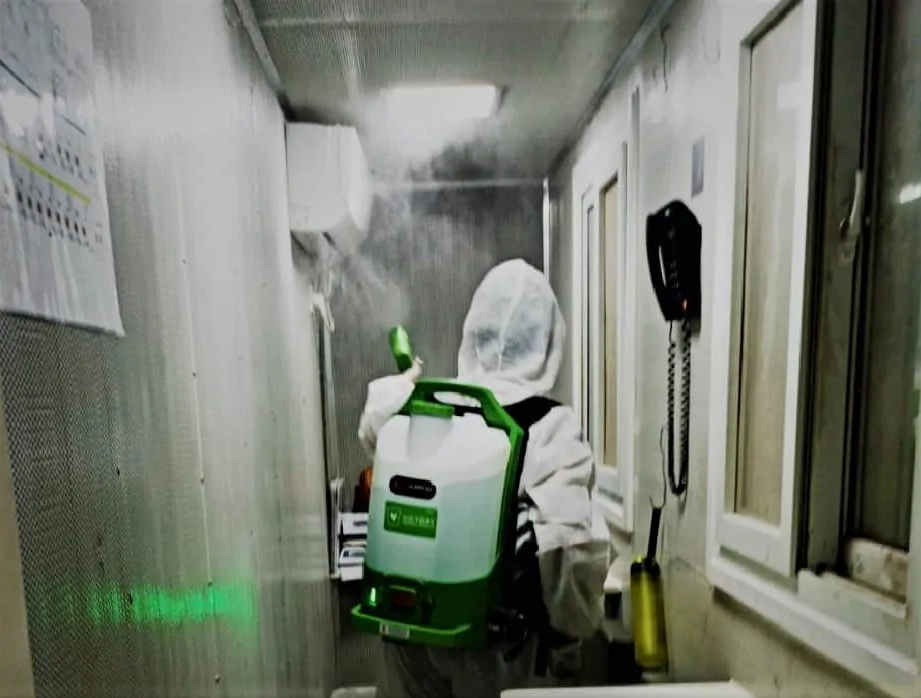 Dịch vụ khử trùng - Phun thuốc Chloramin B khử trùng phòng chống dịch