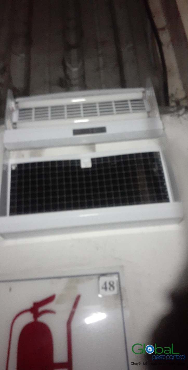 Lắp đặt đèn diệt côn trùng nhà máy sản xuất