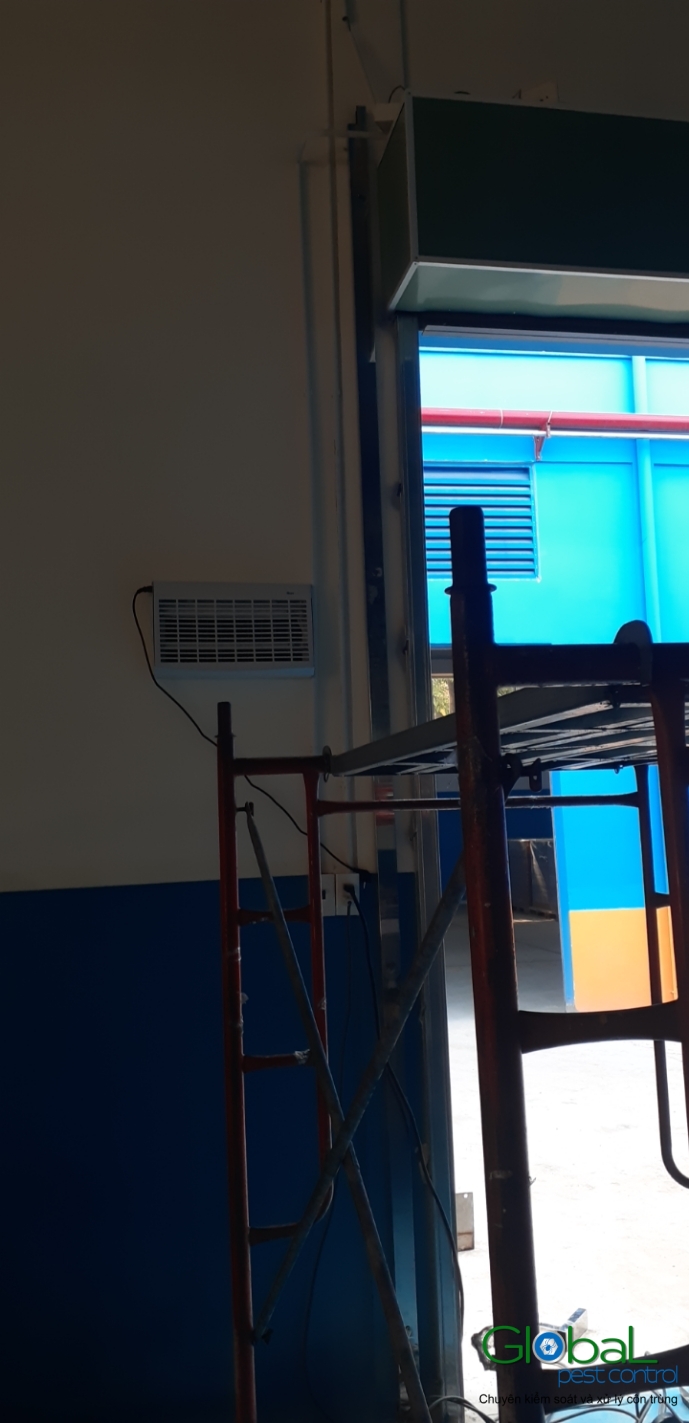 Lắp đặt đèn diệt côn trùng nhà máy thực phẩm